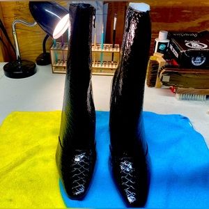 MACKIN J Womens Black Patent Snakeskin Boots Size 10 High Heels Booties NEW!!